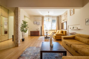 Aristocratic Place, TOP location